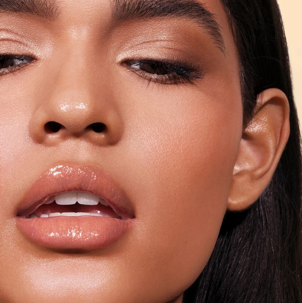 Nourishing Lip Gloss in "Honey"